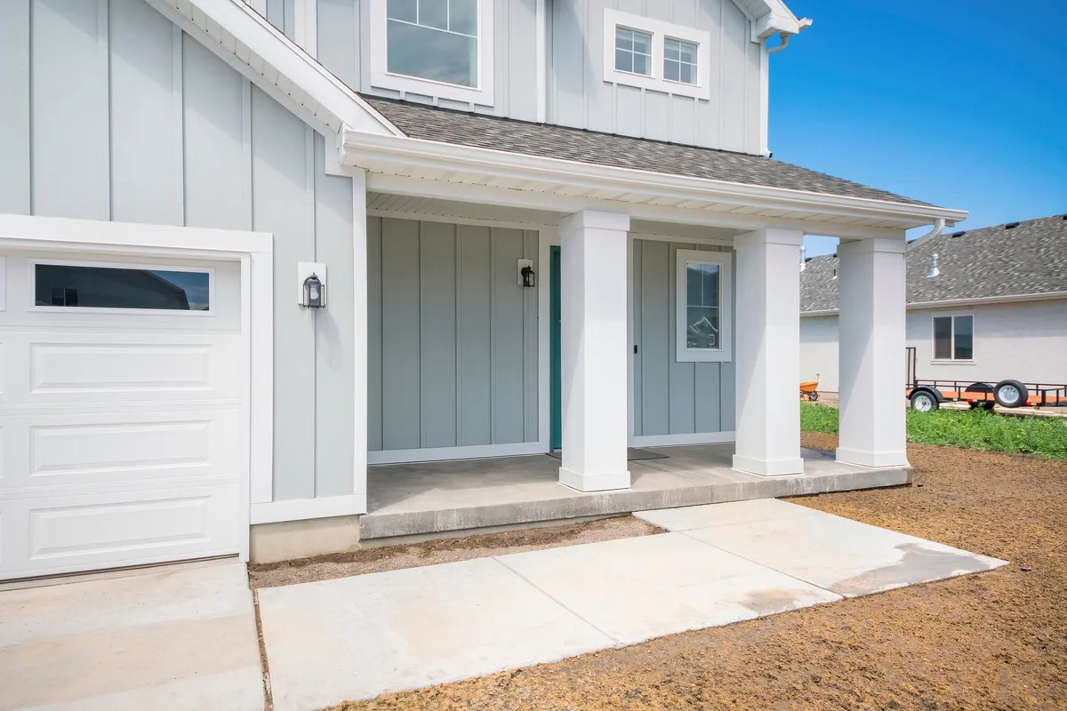 What Is Lap Board Siding? Pros, Styles, and Benefits