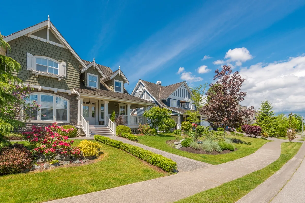 How to Use Two-Tone Siding for a Bold Exterior Look