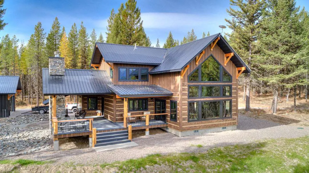 Polebridge-Montana-Hand-Hewn-Board-and-Batten-Gallery-03